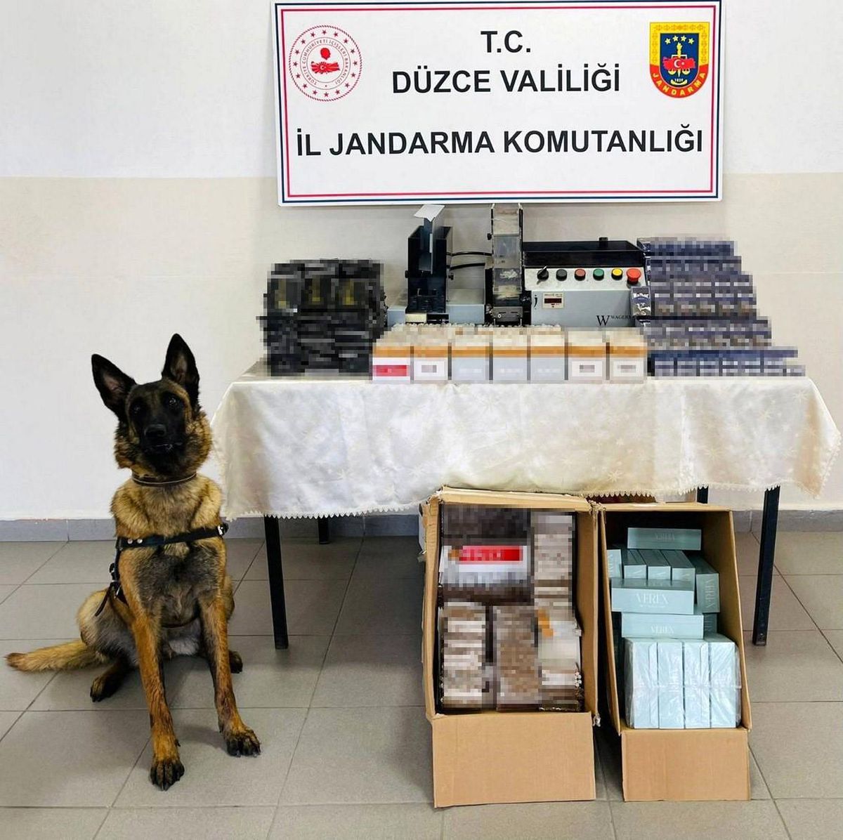 Düzce\'de Jandarma Operasyonunda Uyuşturucu ve Kaçak Malzeme Ele Geçirildi