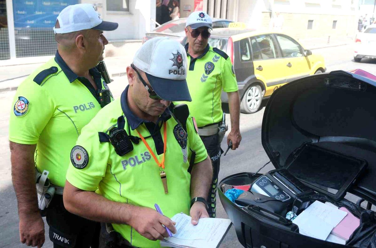 Adana\'da dron destekli trafik denetiminde 324 araca ceza
