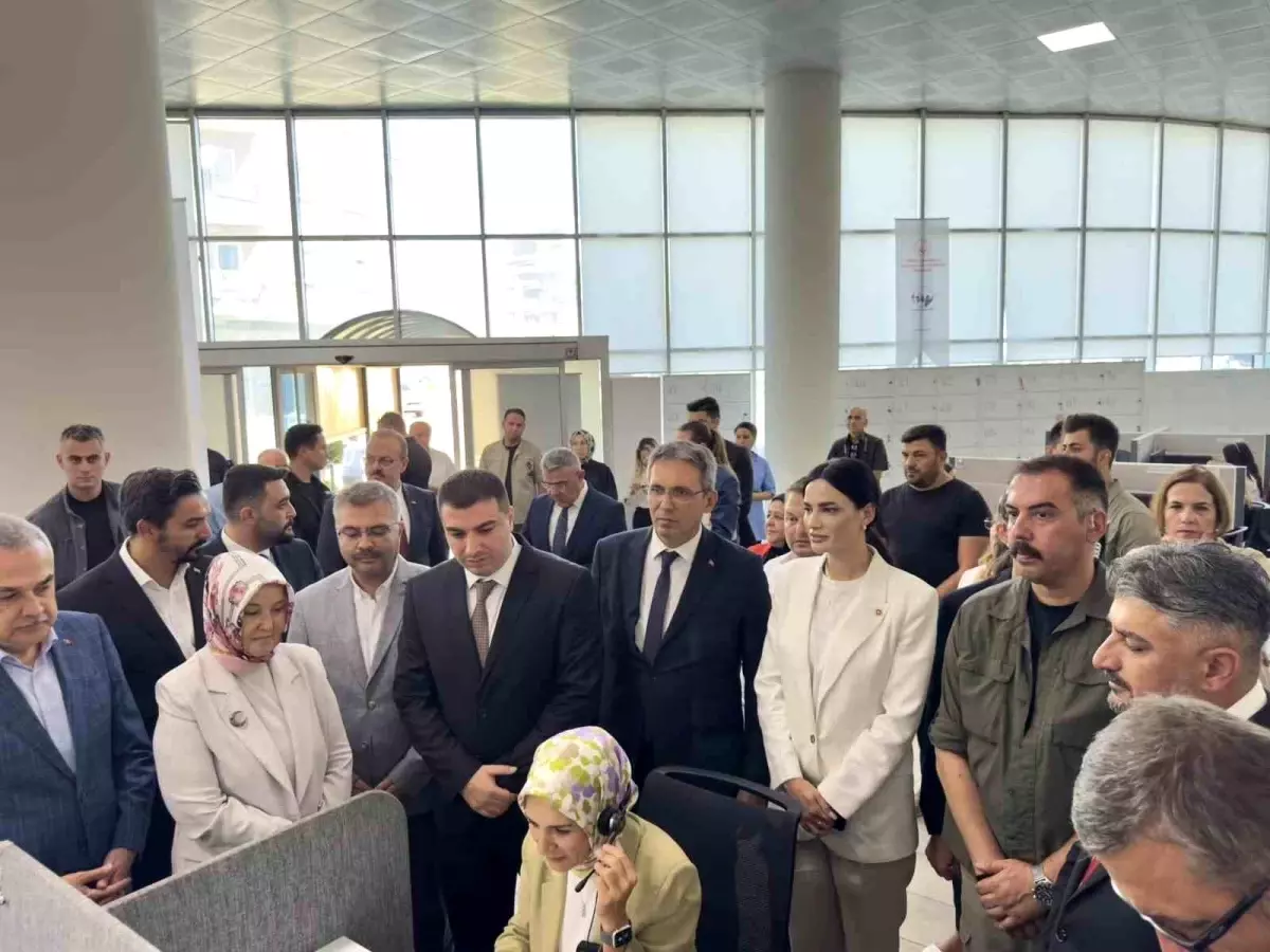Aile ve Sosyal Hizmetler Bakanı Aydın\'da ALO 144 Çağrı Merkezi\'ni Ziyaret Etti