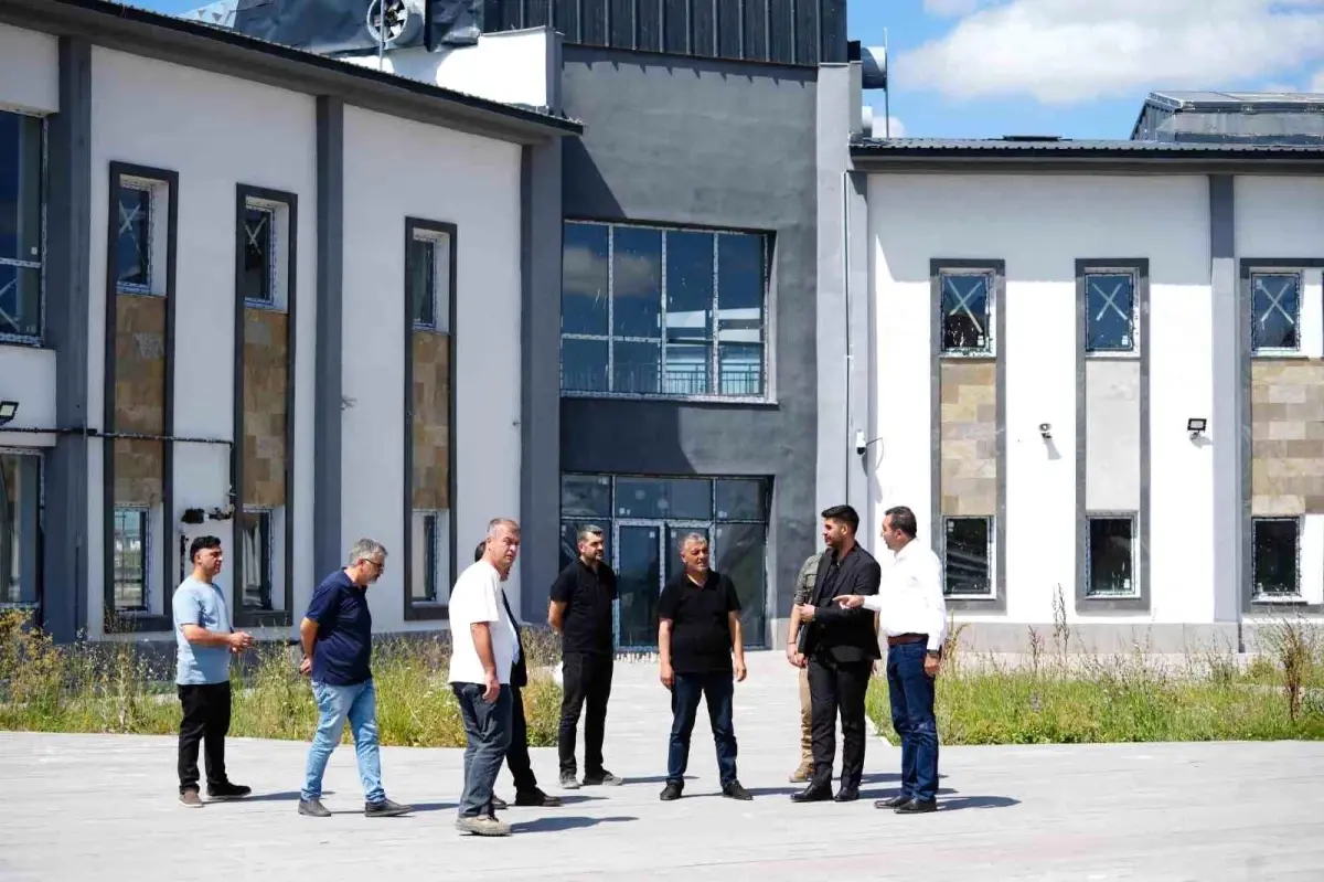 Kars Belediye Başkanı Ötüken Senger, Yeni Otogar\'da İncelemelerde Bulundu