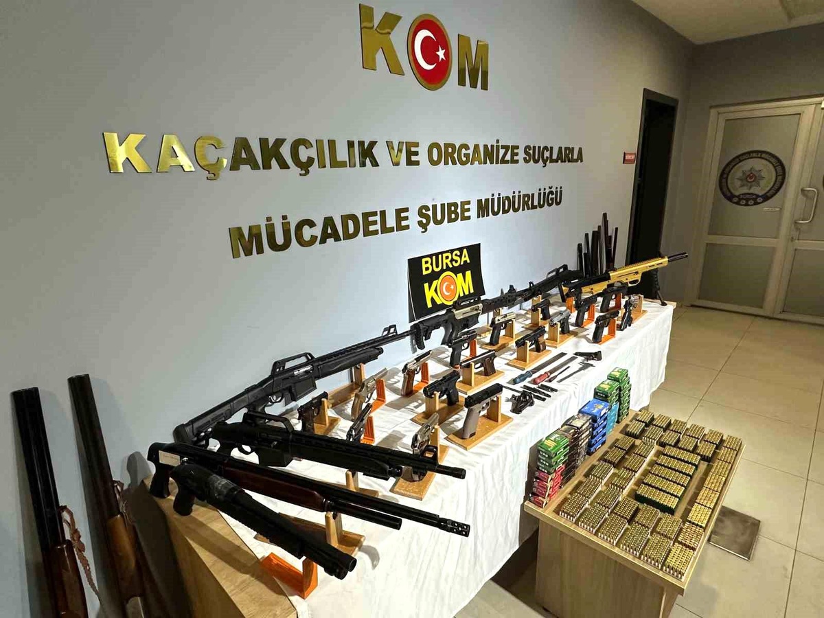 Bursa\'da Tefecilik ve Ruhsatsız Silah Ticareti Operasyonu: 34 Gözaltı