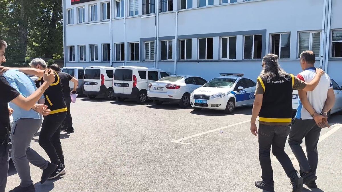 Bursa\'da Su Tesisatçıları ile Oto Yıkamacılar Arasında Bıçaklı Kavga: 1 Ölü, 5 Yaralı