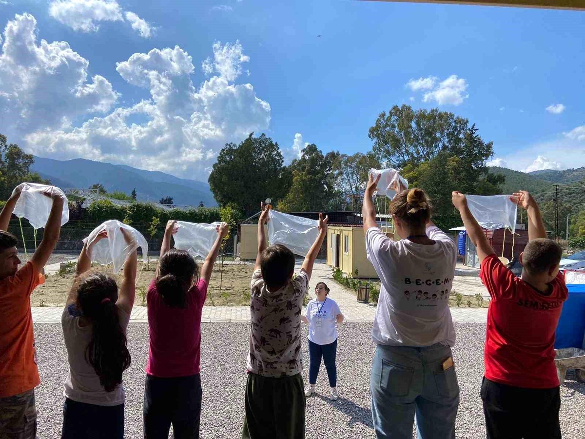ÇİMKO, depremden etkilenen çocuklara destek oluyor
