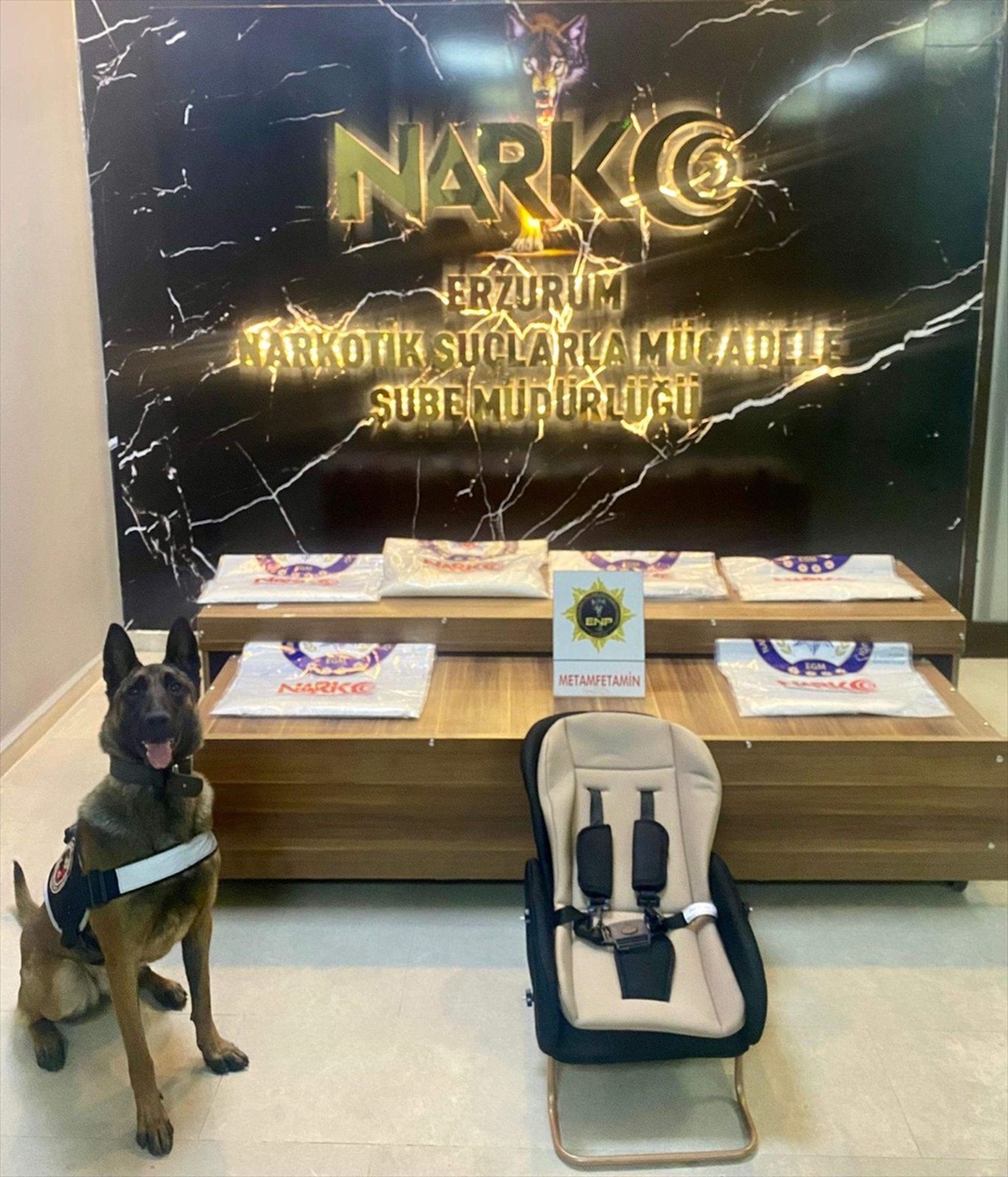 Erzurum\'da pusette uyuşturucu gizleyerek yolculuk yapan 2 zanlı tutuklandı