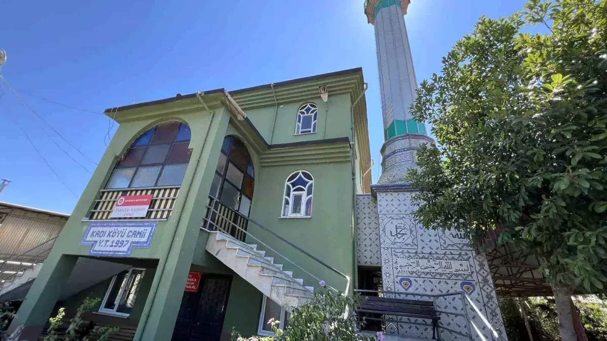 Kaynarca\'da arazisine cami yapılmasına izin veren vatandaş, camiyi satılığa çıkardı