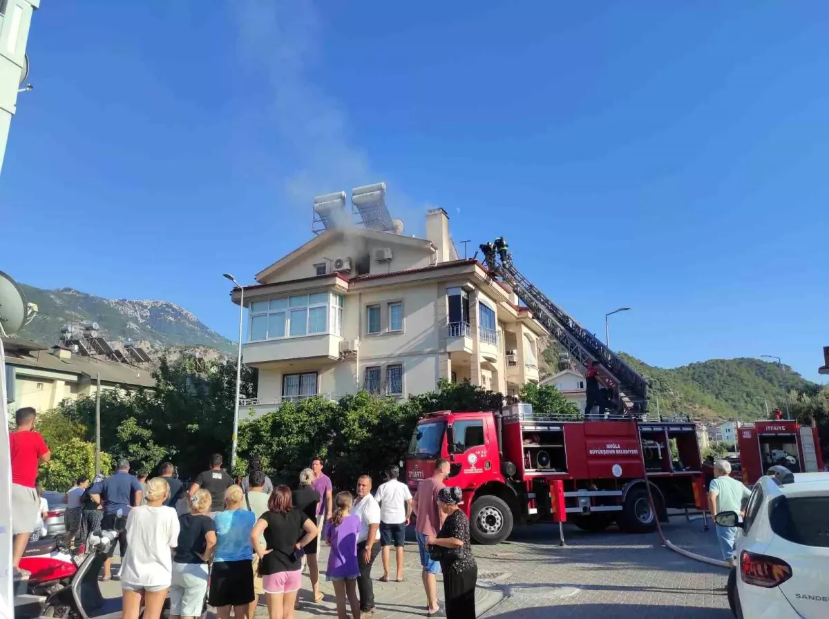 Fethiye\'de Tahliye Edilen Kiracı Çatı Katını Ateşe Verdi