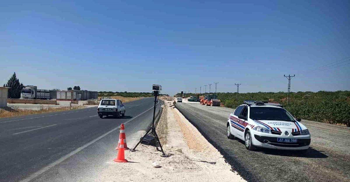 Gaziantep\'te Yerli Radar ile Hız Denetimi: 100 Araç Sürücüsüne 199 Bin 470 TL Cezai İşlem