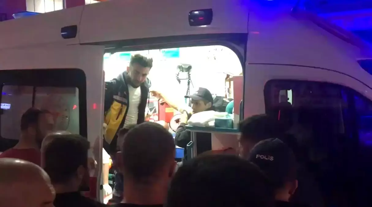 Gümüşhane\'de Alkollü Şahıslarla Kavga: 1 Polis, 2 Kişi Yaralandı