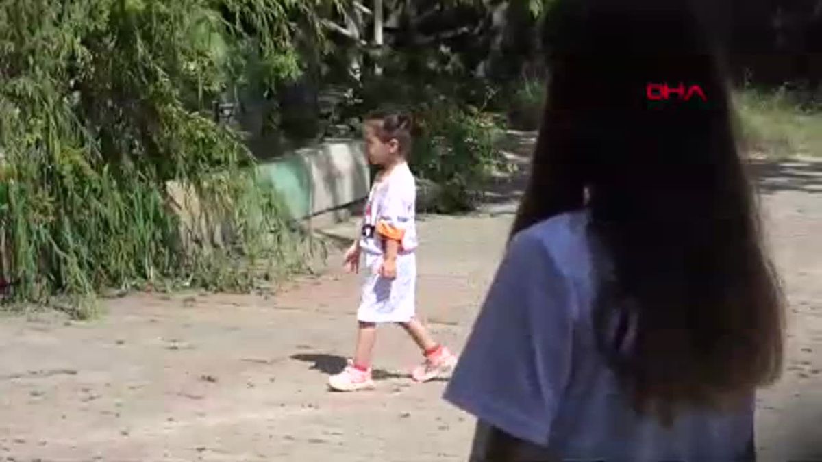 Hakkari\'de Futbol Okulu Açan Antrenör, Genç Futbolcular Yetiştiriyor