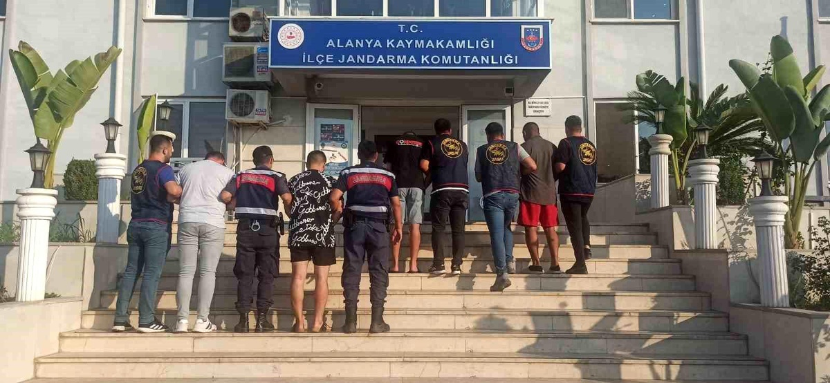 Alanya\'da Husumetlisinin Evine Silahlı Saldırı: 4 Şüpheli Gözaltına Alındı