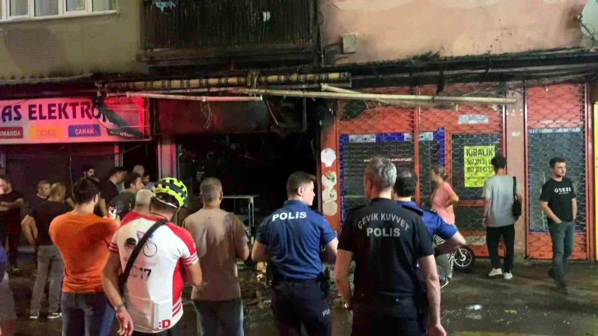 İzmit\'te 5 Katlı Binada Yangın Çıktı
