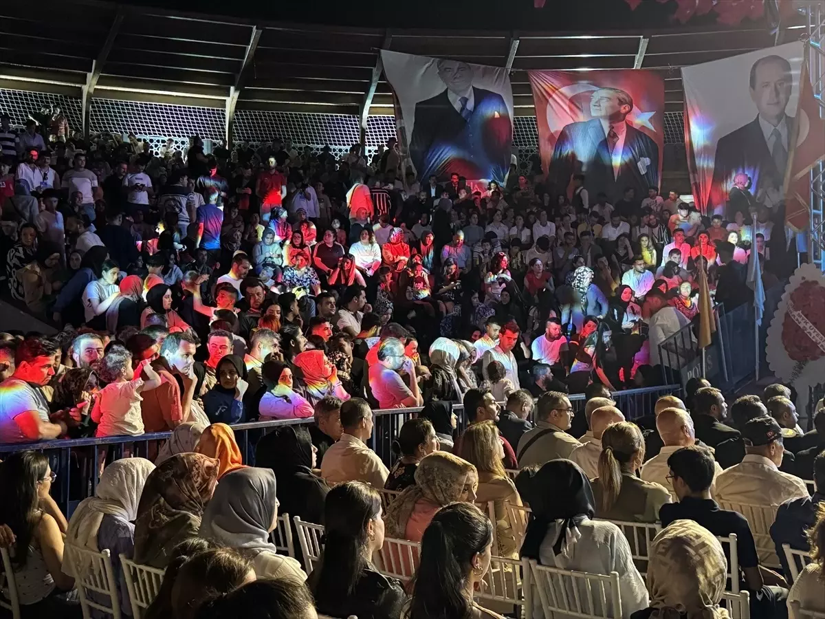 Ülkü Ocakları Kahramanmaraş İl Başkanlığı tarafından düzenlenen konserde Ali Kınık ve İlyas Öztürk sahne aldı