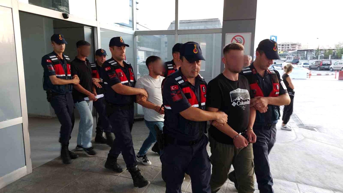Samsun\'da kavga eden 3 kişi ev sahibini sopayla darp ederek tutuklandı