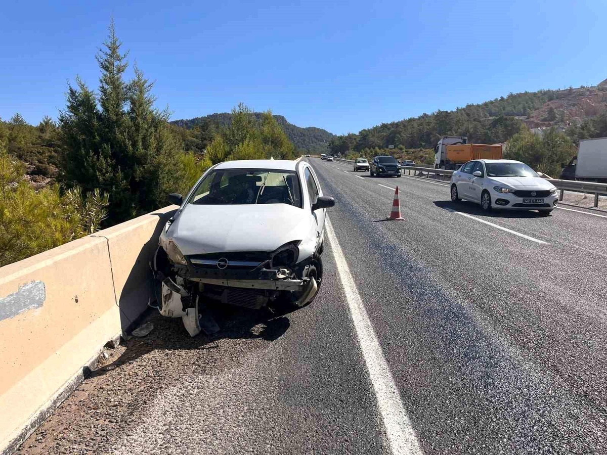 Milas\'ta yağ dökülmesi trafik kazasına neden oldu