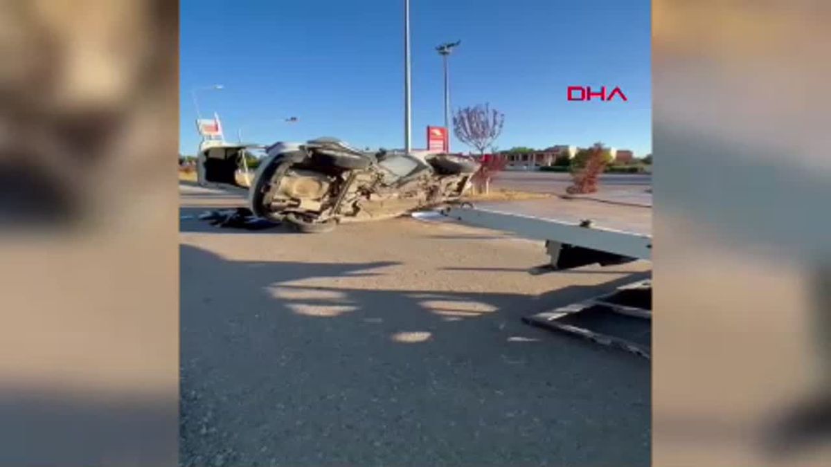 Kırşehir\'de Cip Refüje Devrildi: 2 Yaralı