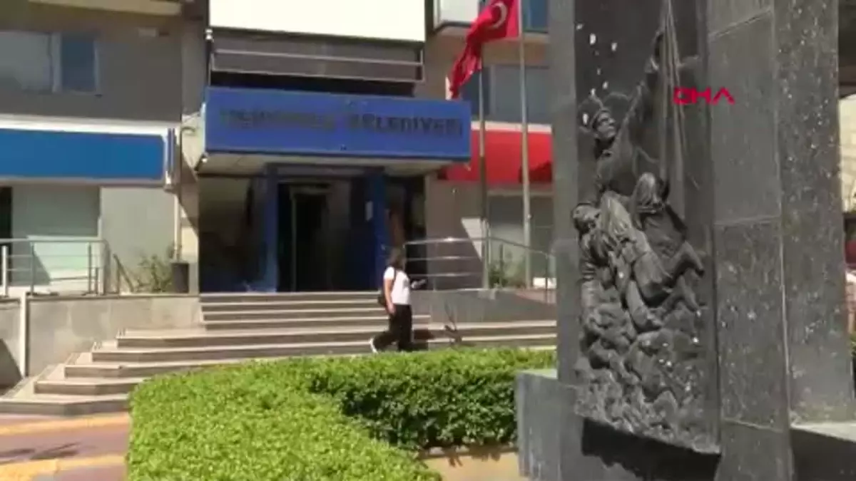 İzmir\'de Belediye Müdürüne Silahlı Saldırı: 2 Şüpheli Gözaltına Alındı