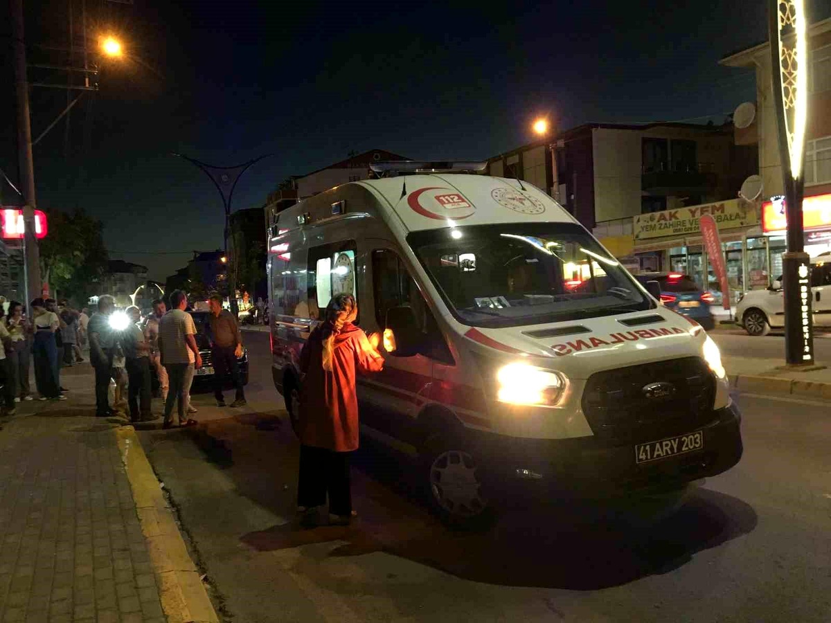 Kocaeli\'de aracını park etmek isteyen sürücü 2 çocuğa çarptı