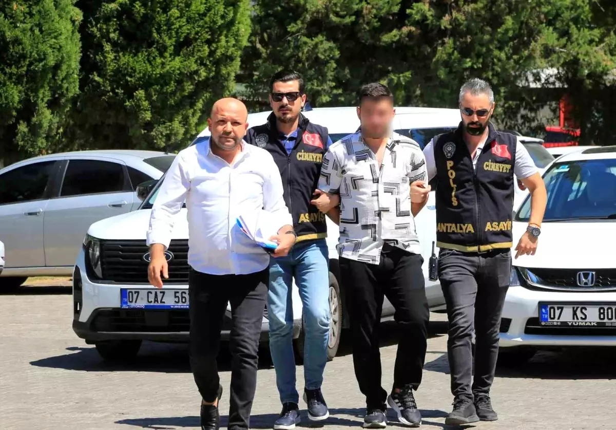 Antalya\'da Ticari Taksi Şoförü Silahla Öldürüldü