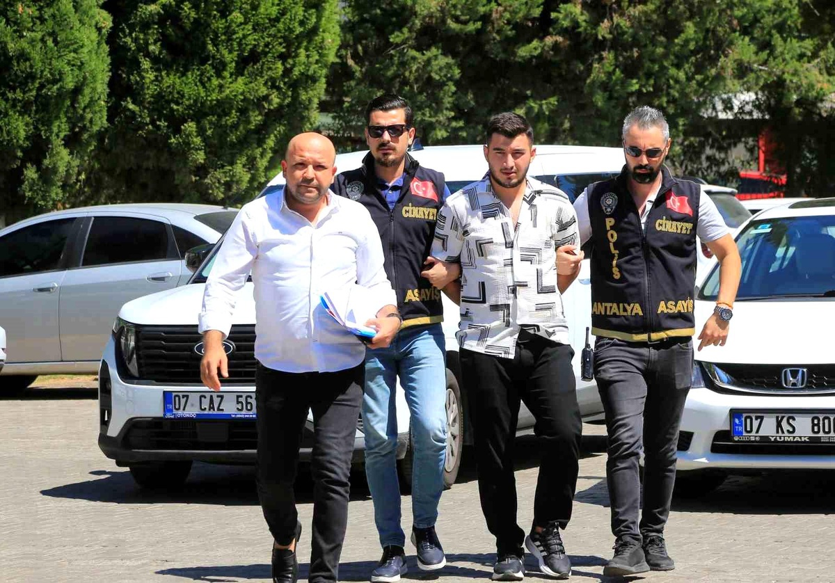 Antalya\'da Ticari Taksi Şoförü Silahla Öldürüldü