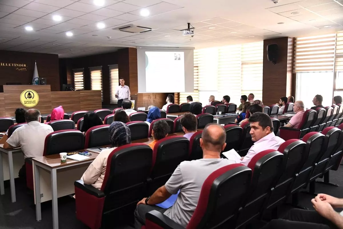 Pursaklar Belediyesi Hizmet İçi Eğitim Seminerleri Düzenliyor