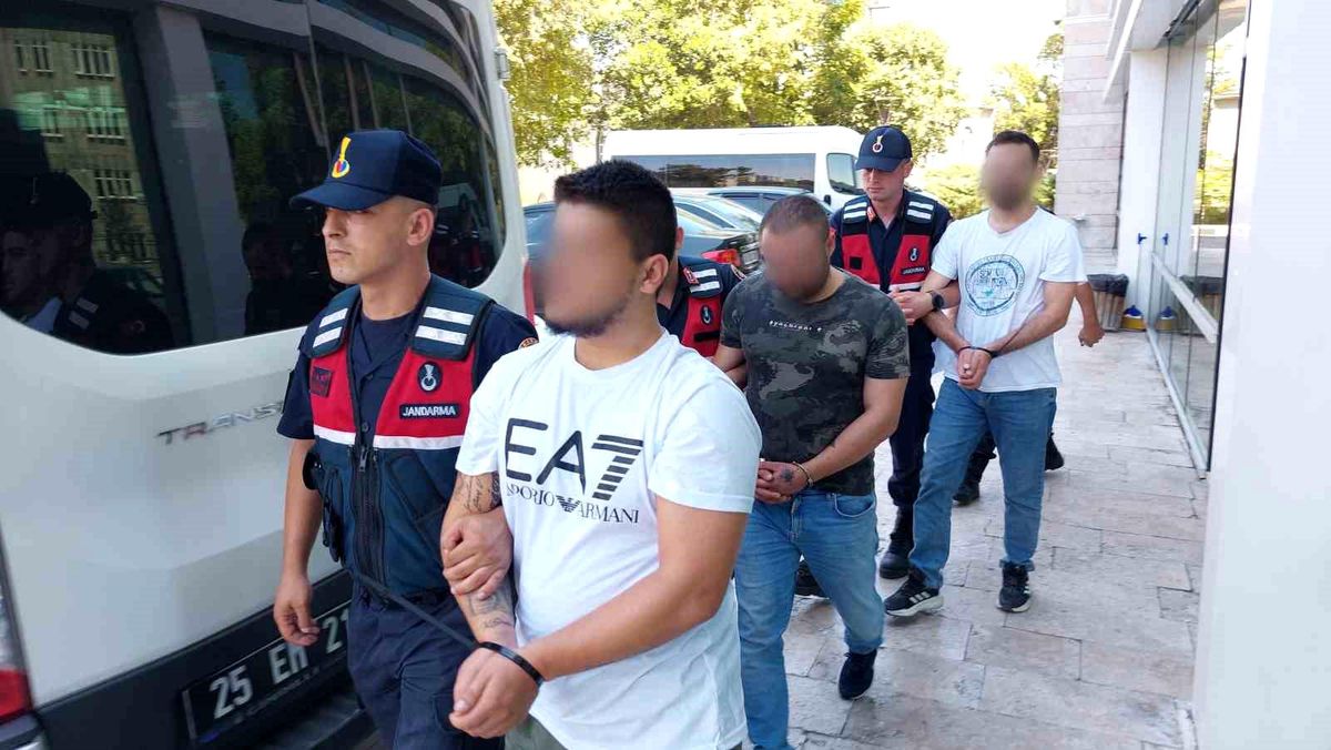 Samsun\'da Uyuşturucu ve Silah Operasyonu: 3 Gözaltı