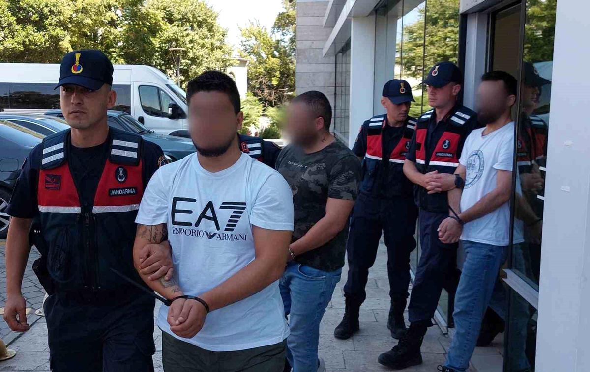 Samsun\'da Uyuşturucu ve Silah Operasyonu: 3 Kişi Tutuklandı