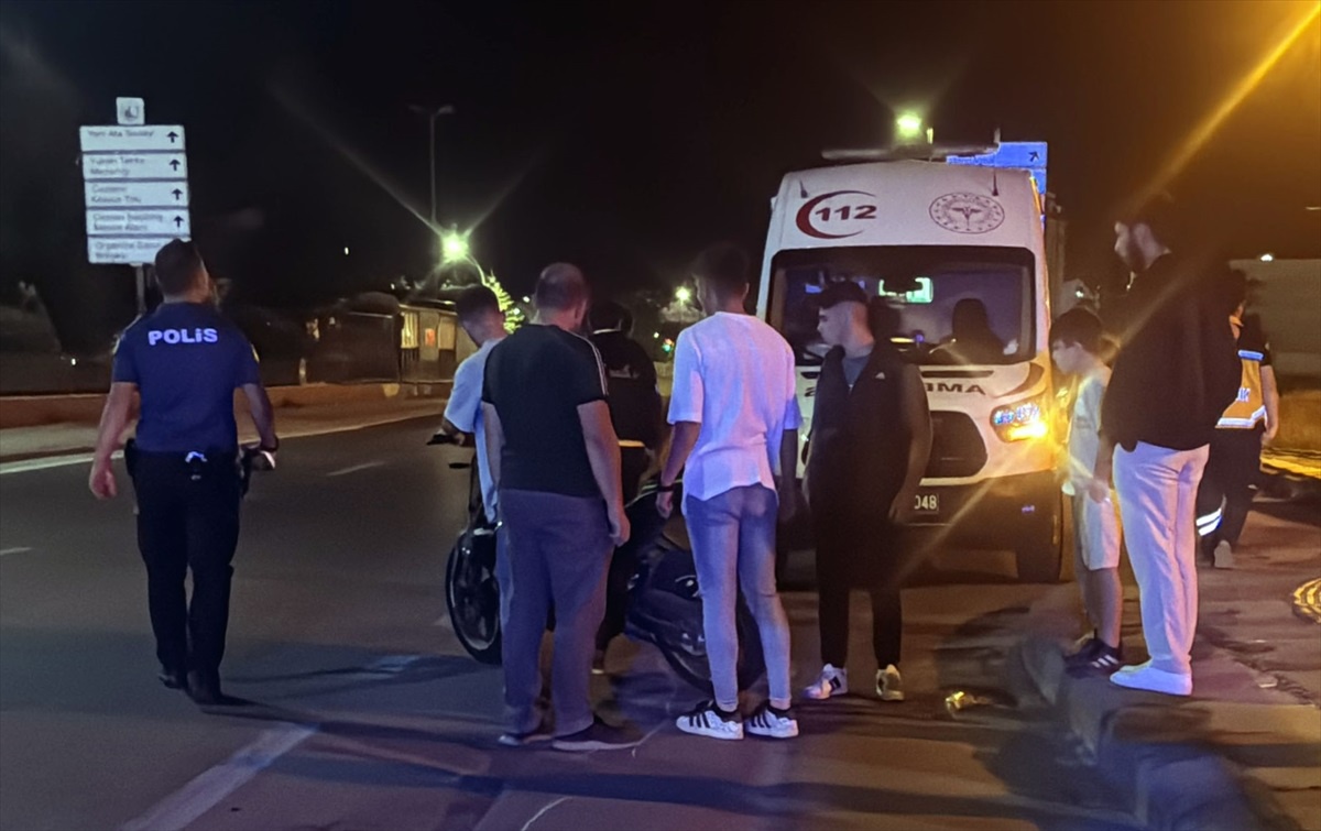 Sivas\'ta motosikletin çarptığı kadın hastanede tedavi altına alındı