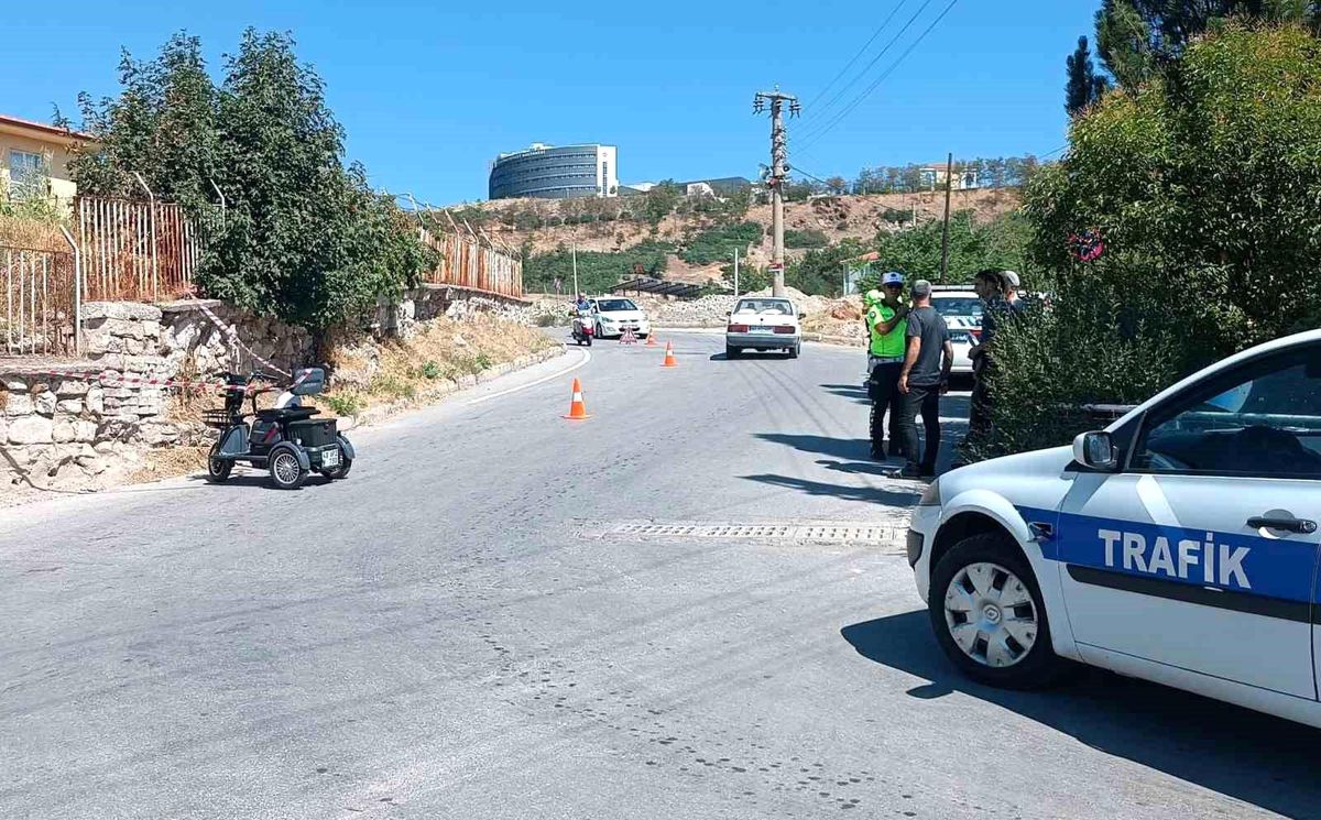 Kütahya\'nın Tavşanlı ilçesinde trafik kazası: 1 kişi yaralandı