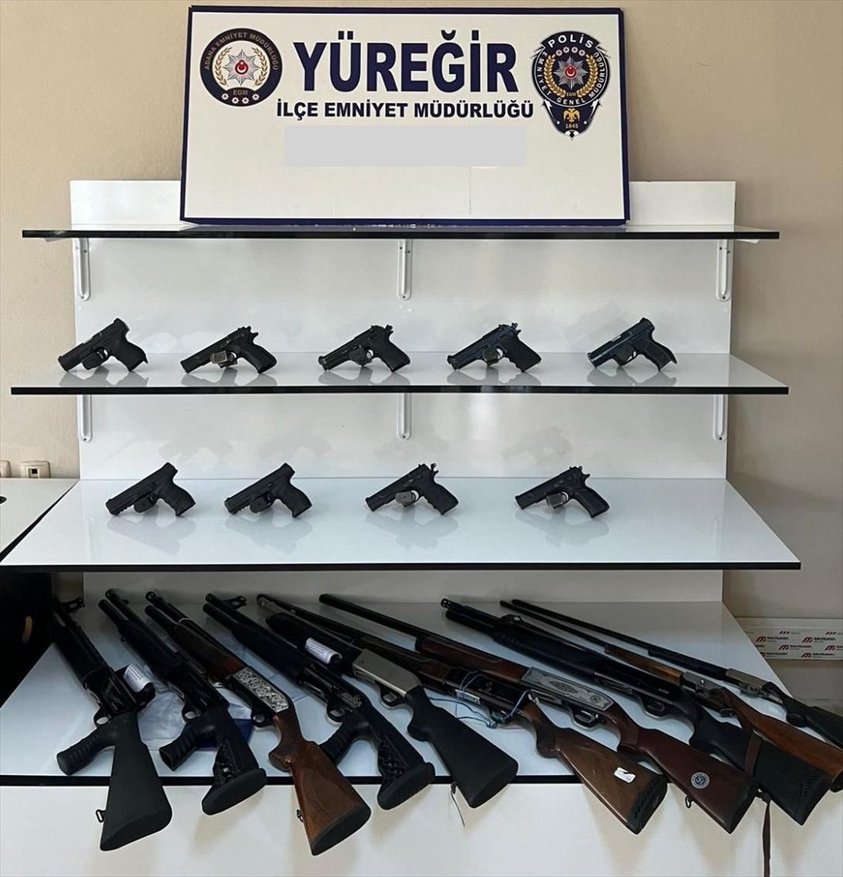 Adana\'da yapılan operasyonda 19 ruhsatsız silah ele geçirildi