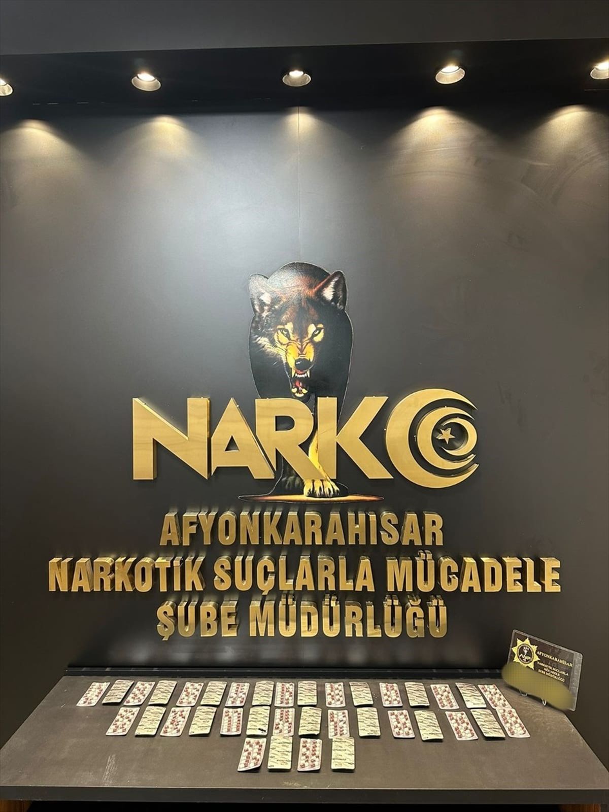 Afyonkarahisar\'da Uyuşturucu Operasyonunda 2 Zanlı Tutuklandı