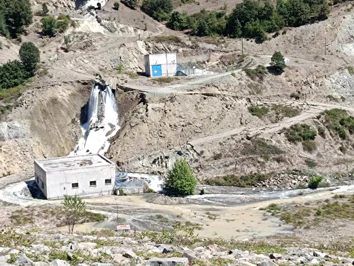 Amasya\'da Yaprak HES\'te Heyelan Meydana Geldi