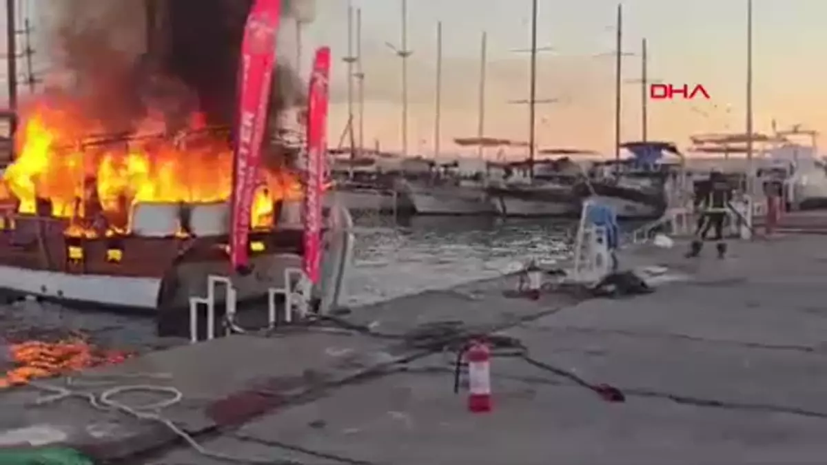 Marinada Teknedeki Yangın Diğer Teknelere de Sıçradı