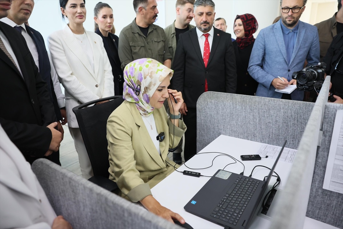 Aile ve Sosyal Hizmetler Bakanı, bir gencin nikah davetine katılım sözü verdi
