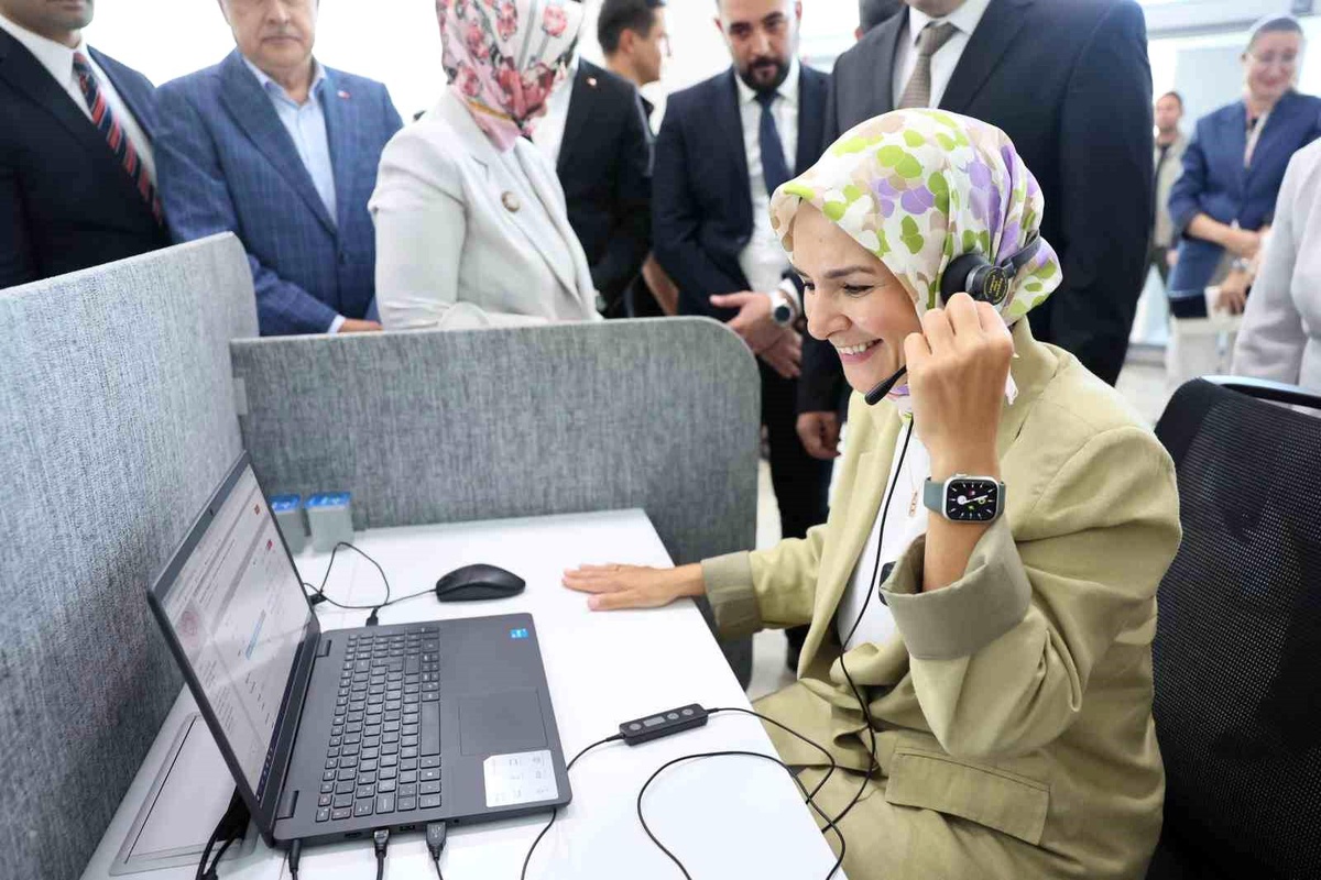 Bakan Göktaş çağrı merkezini arayan gencin nikah davetine katılma sözü verdi