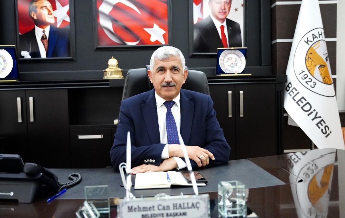 Adıyaman\'ın Kahta ilçe Belediye Başkanı Mehmet Can Hallaç, AK Parti\'nin 23. kuruluş yıl dönümünü kutladı