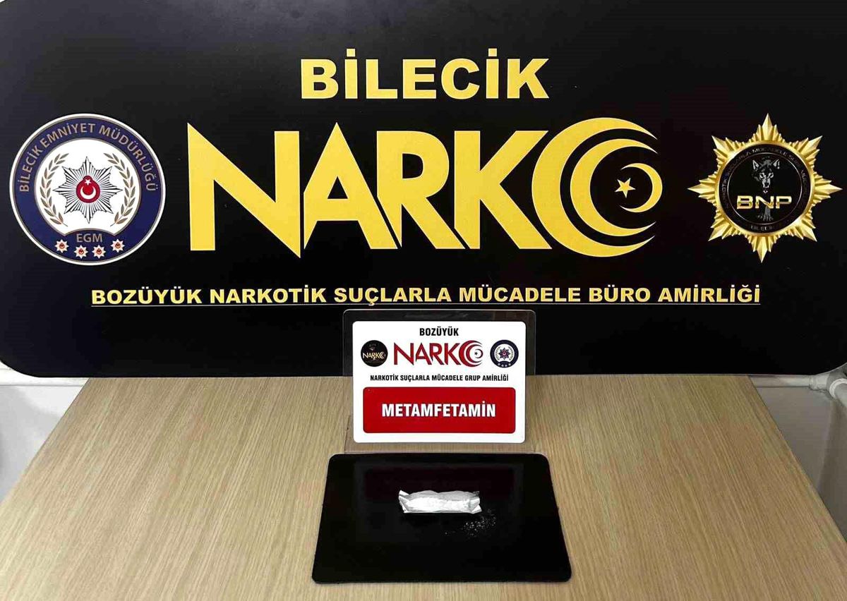 Bozüyük\'te Şüphelinin Üzerinde Uyuşturucu Madde Ele Geçirildi
