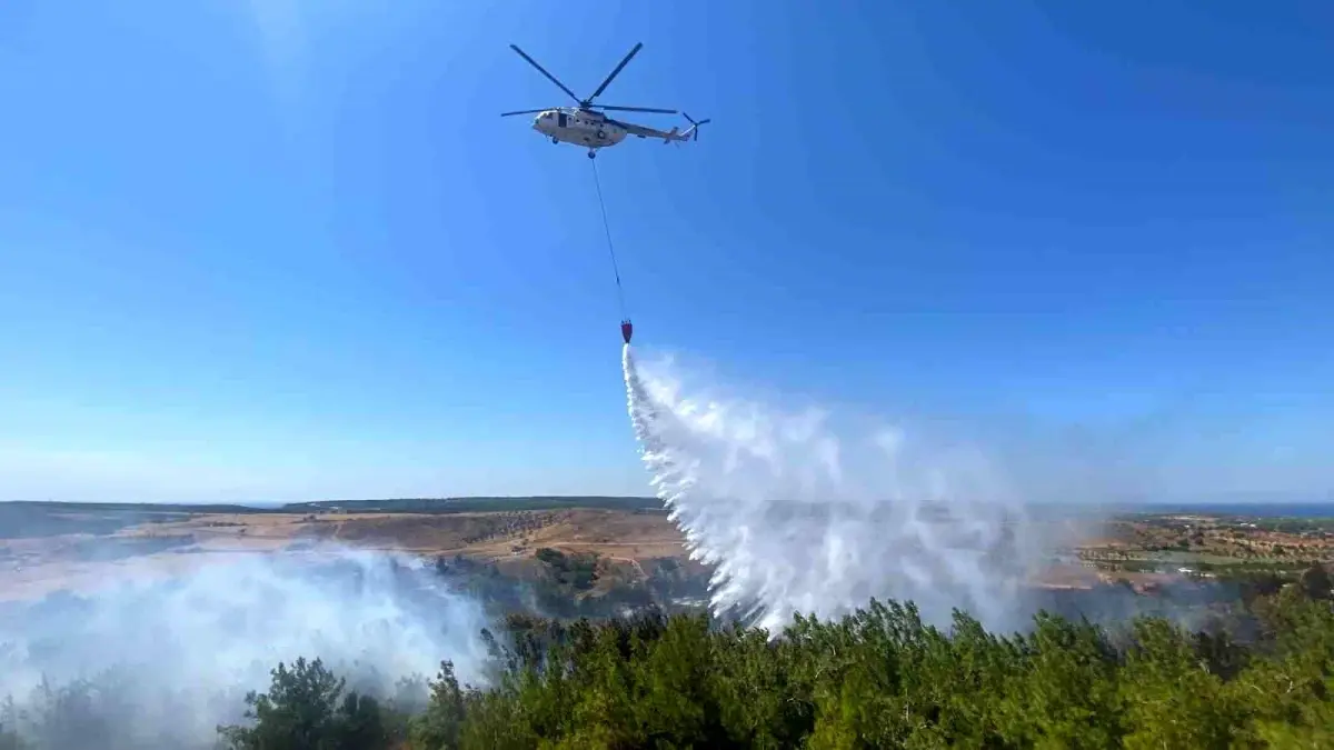 Çanakkale\'de Ziraat Arazisinde Çıkan Yangın Kontrol Altına Alınmaya Çalışılıyor