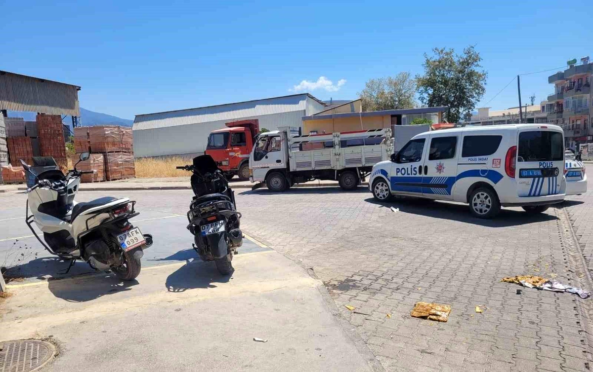 Antalya\'da motosiklet kazası: İki sürücü yaralandı