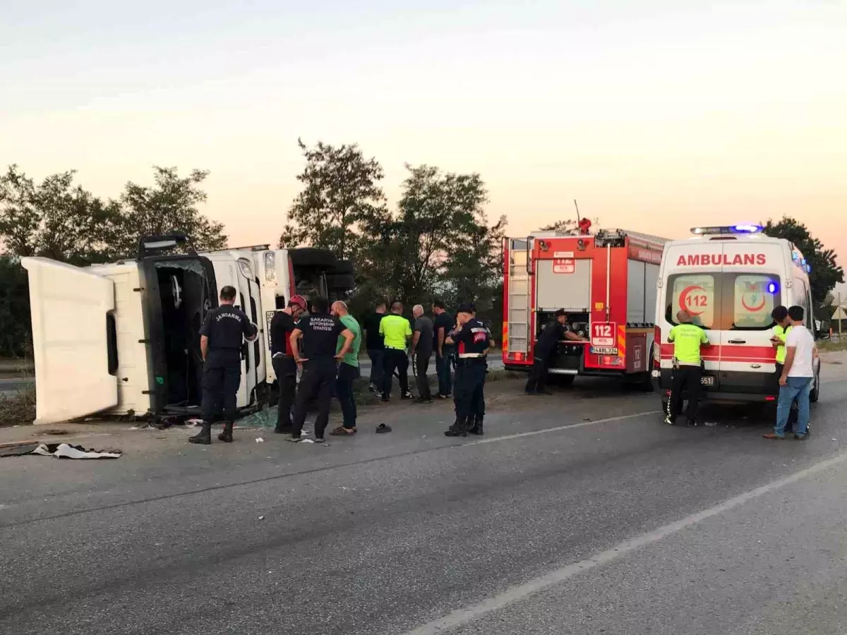 Uyuyan Sürücünün Kontrolden Çıkan Kamyonu Devrildi