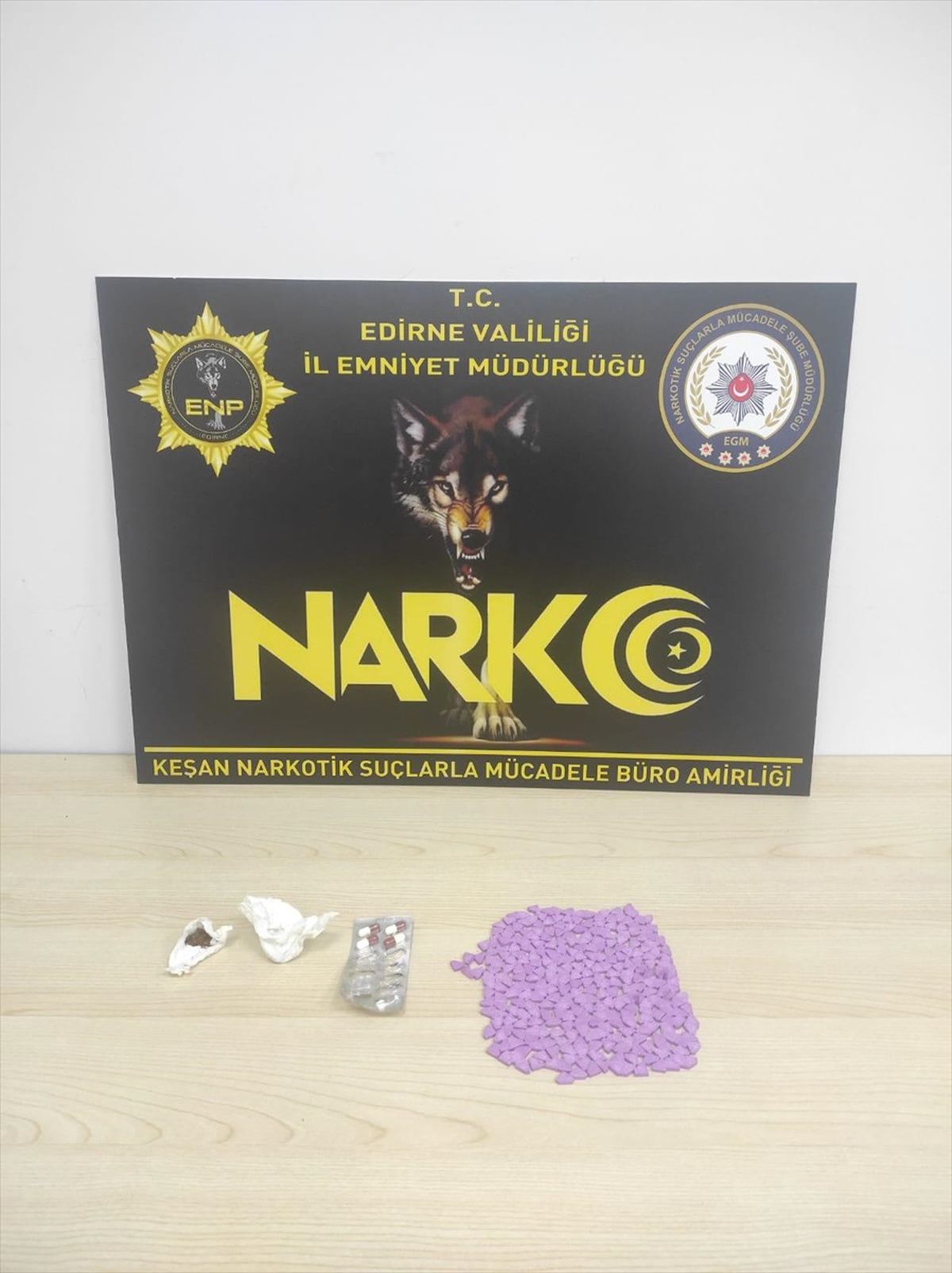 Edirne\'de 3 Bin 53 Uyuşturucu Hap Ele Geçirildi, 5 Şüpheli Tutuklandı
