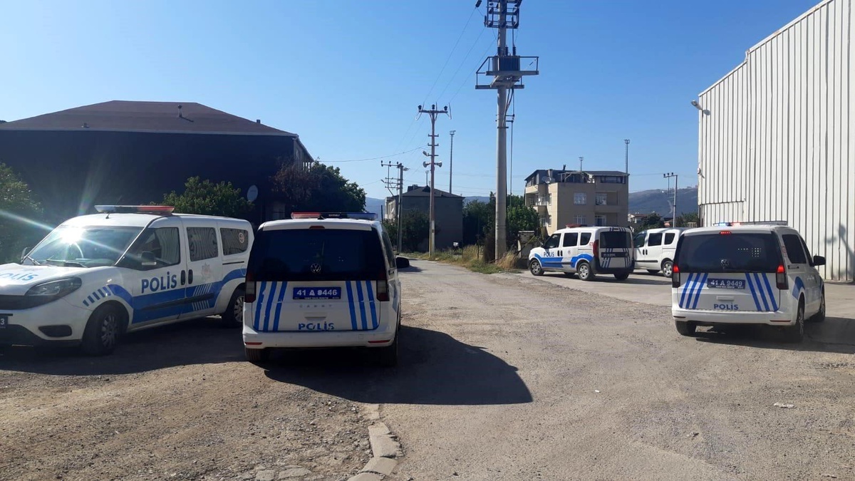 Kocaeli\'de 17 yaşındaki genç kız evde silahla yaralandı