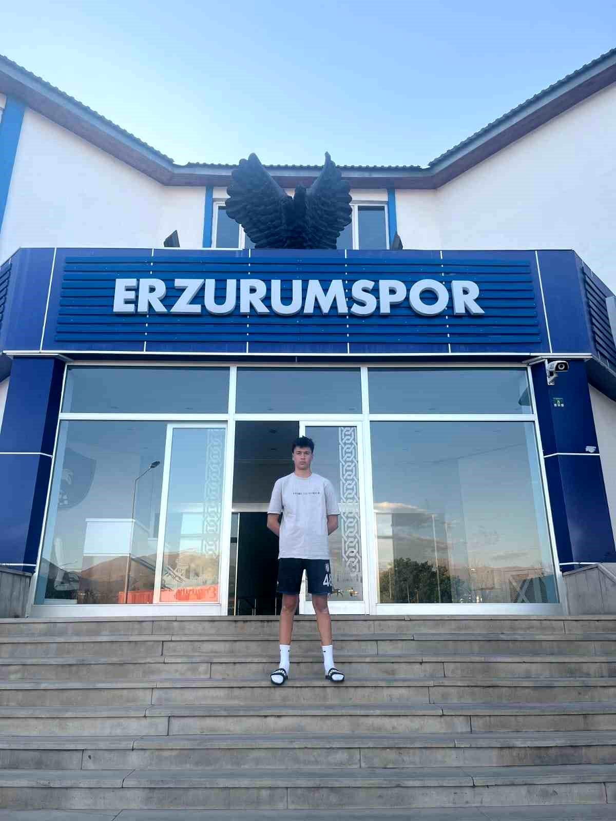 Zonguldaklı Genç Futbolcu Erzurumspor\'a Transfer Oldu