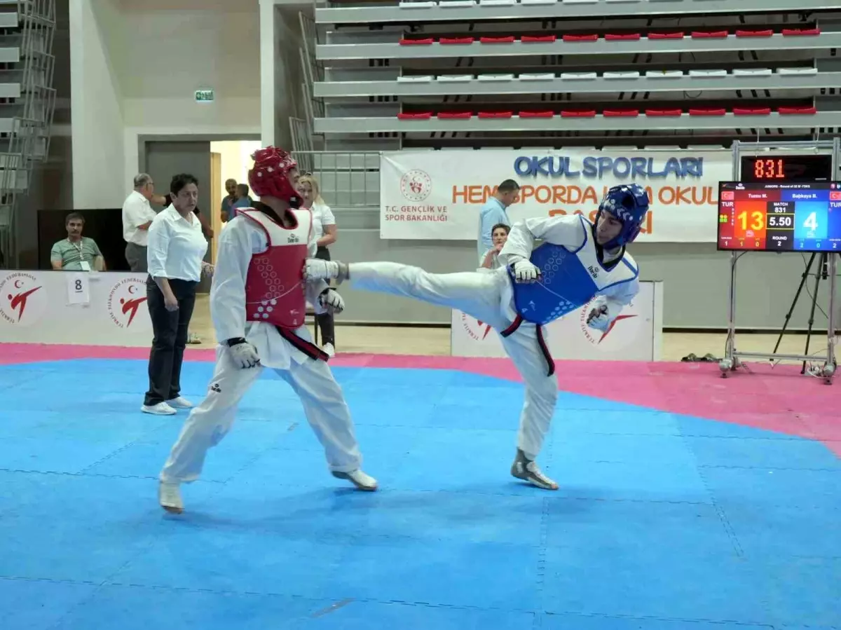 Kastamonu\'da Gençler Taekwondo Türkiye Şampiyonası Başladı