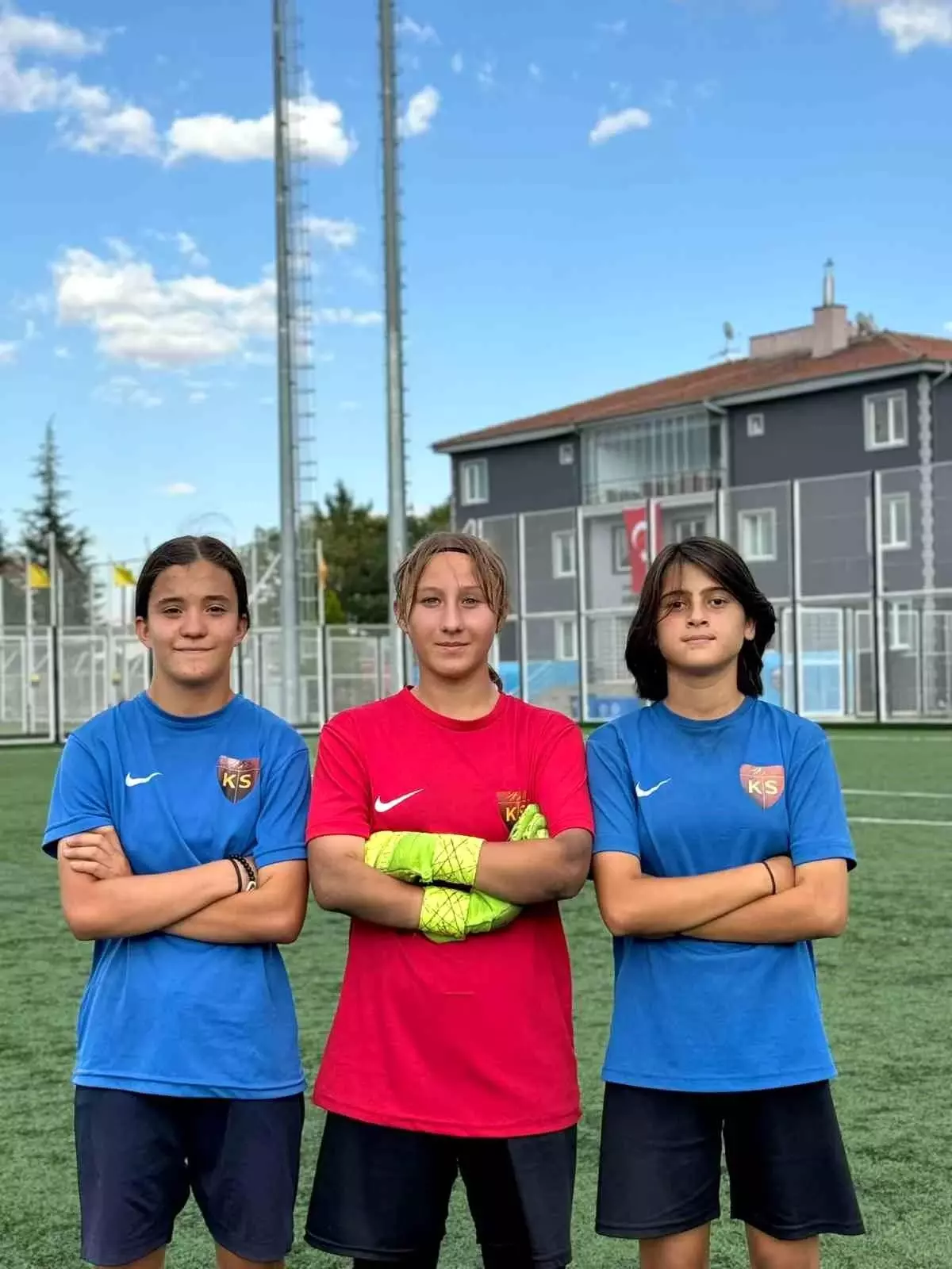 Kayseri Kadın Futbol Kulübü\'nden üç isim U15 Kız Milli takım seçme kampına davet edildi