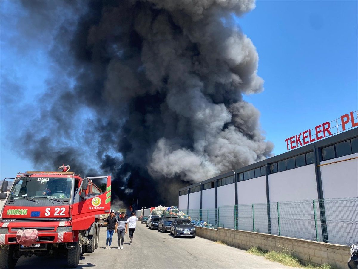Manisa\'da üzüm işleme tesisinde yangın çıktı