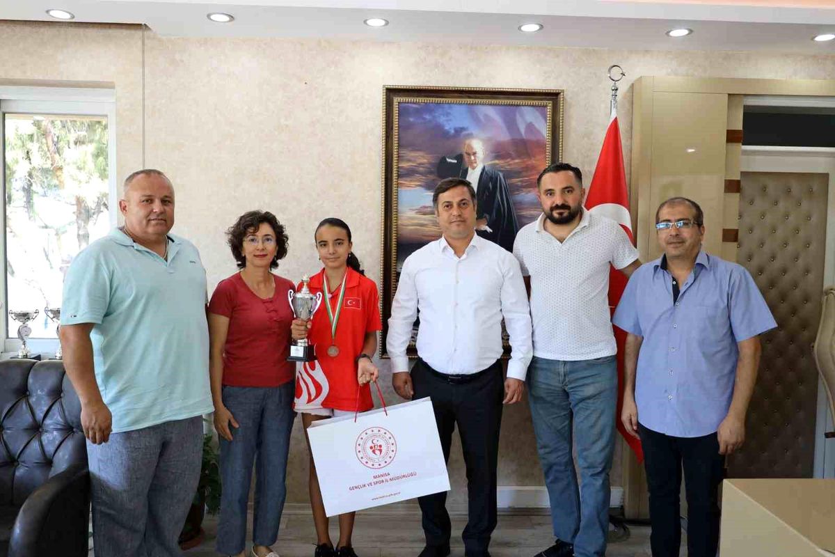 Manisalı Elif Deniz Avrupa Okullar Satranç Şampiyonası\'nda üçüncü oldu