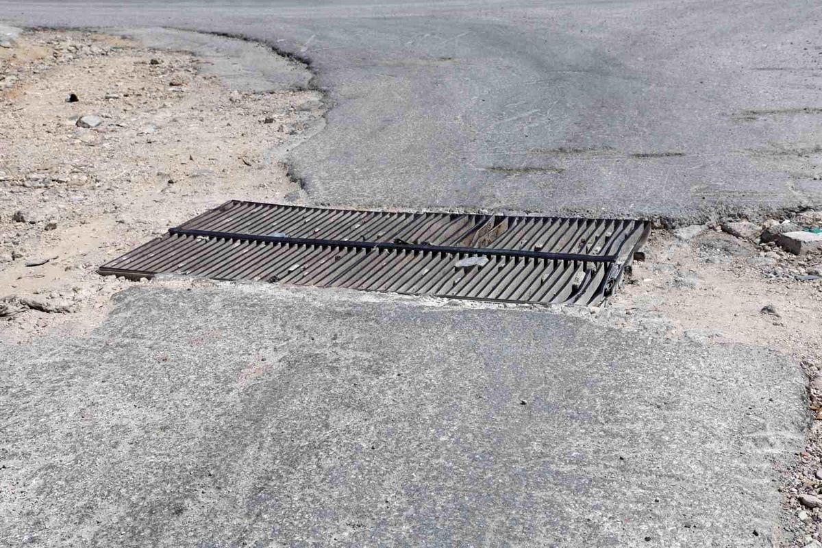 Antakya\'da Zihinsel Engelli Vatandaşın Ayağı Mazgala Sıkıştı