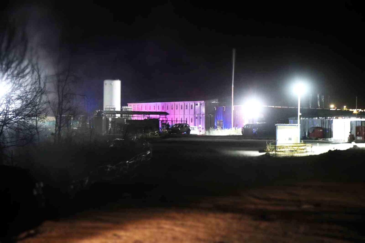 Sakarya\'da Şehir Hastanesi İnşaatında Tavan Çöktü: 15 İşçi Yaralandı
