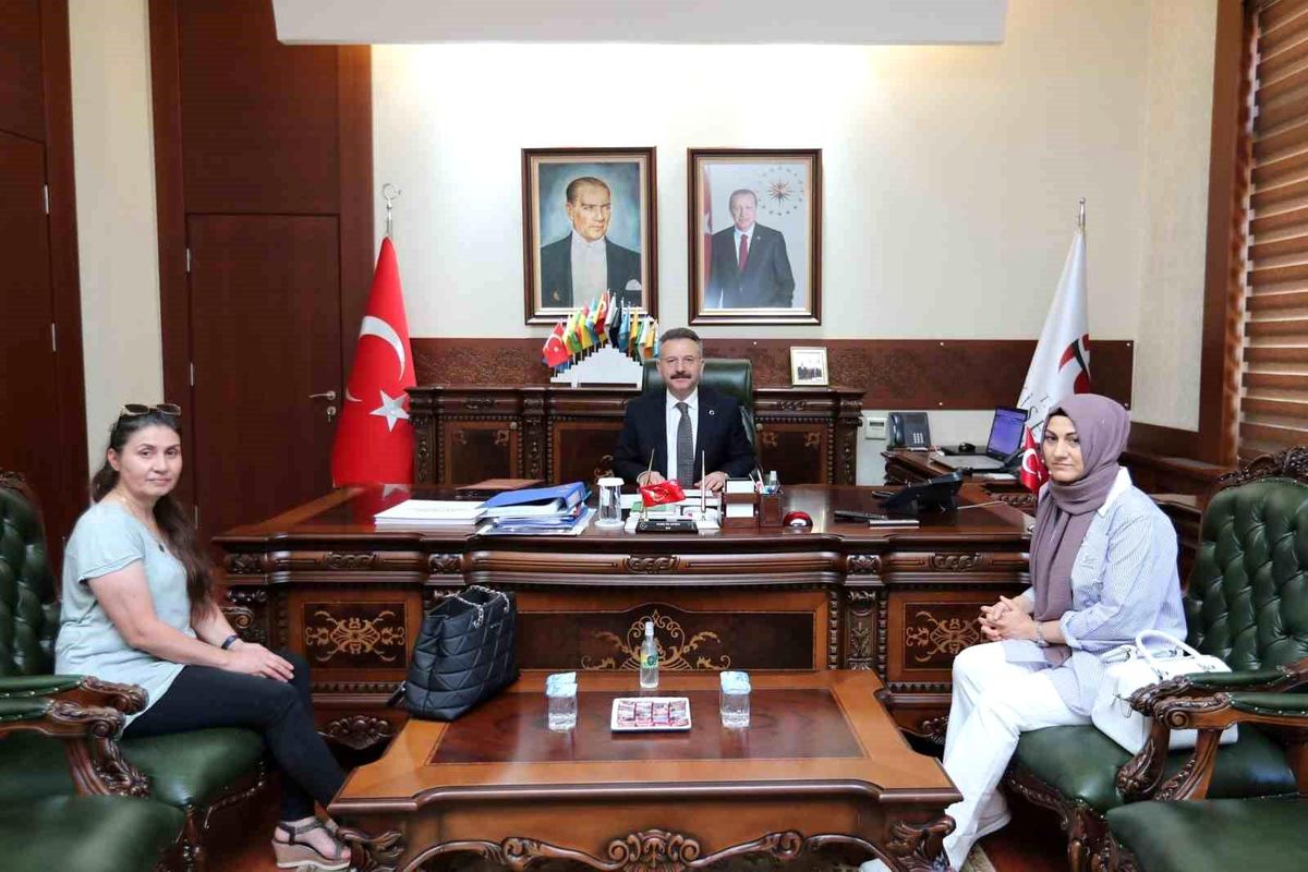 Şehit Jandarma Pilotunun Eşi ve Kardeşi Vali Aksoy\'u Ziyaret Etti