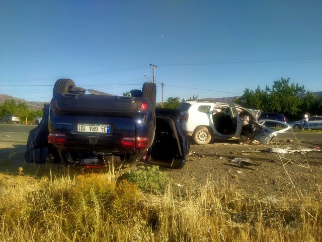Malatya'da zincirleme trafik kazası: 2 ölü, 4 yaralı Malatya'da zincirleme trafik kazası: 2 ölü, 4 yaralı